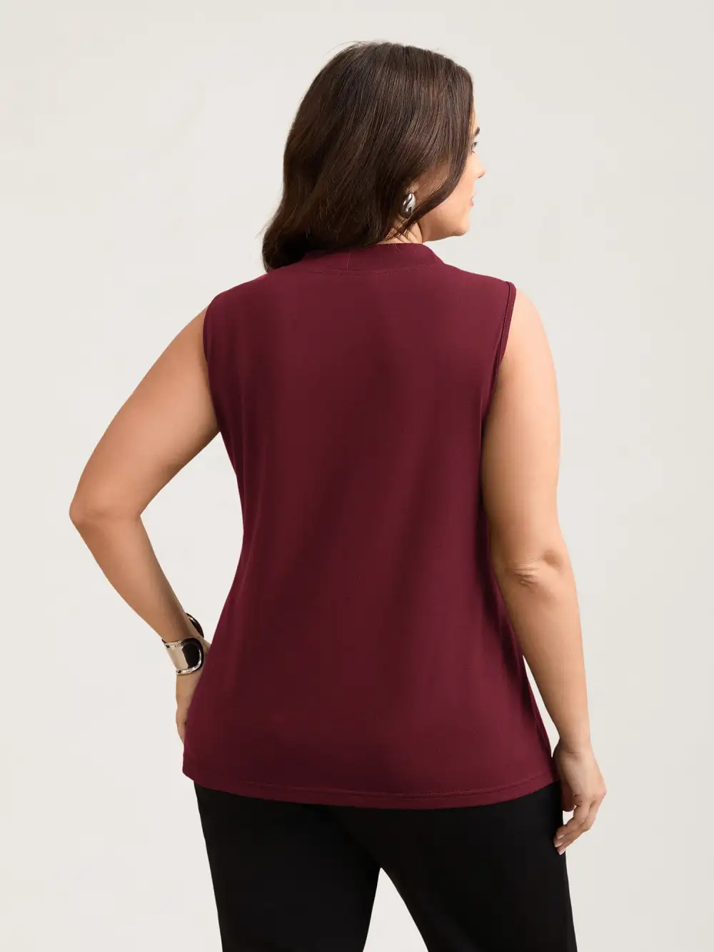 Knotted Neckline Fitted Sleeveless Blouse