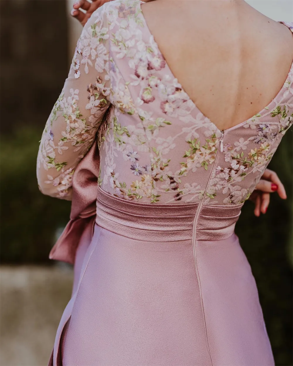 Women's Round Neck Embroidered Bow Dress