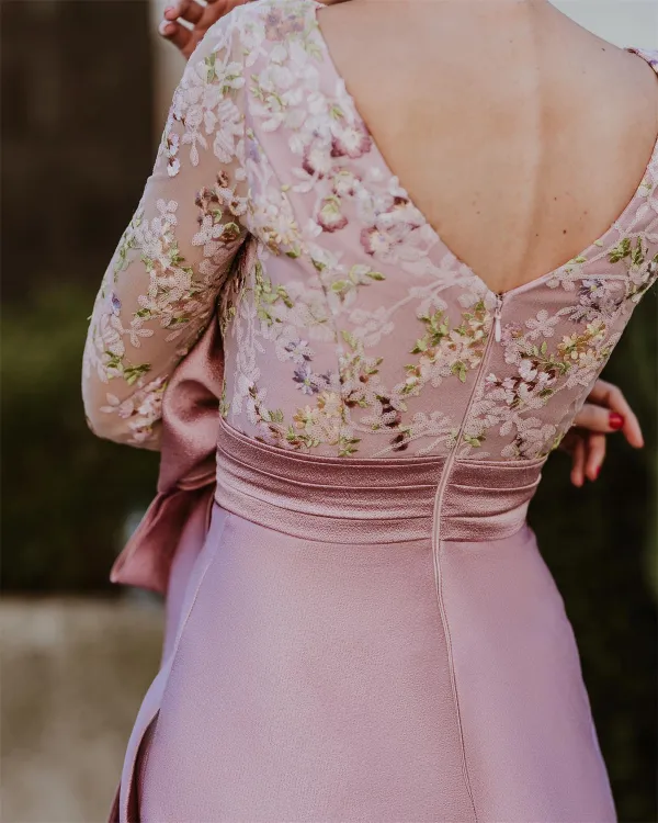 Women's Round Neck Embroidered Bow Dress