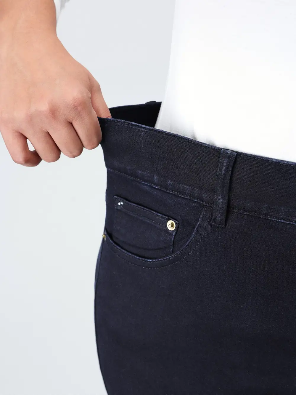Supersoft Butt-Lifting Stretchy Skinny-Fit Jeans