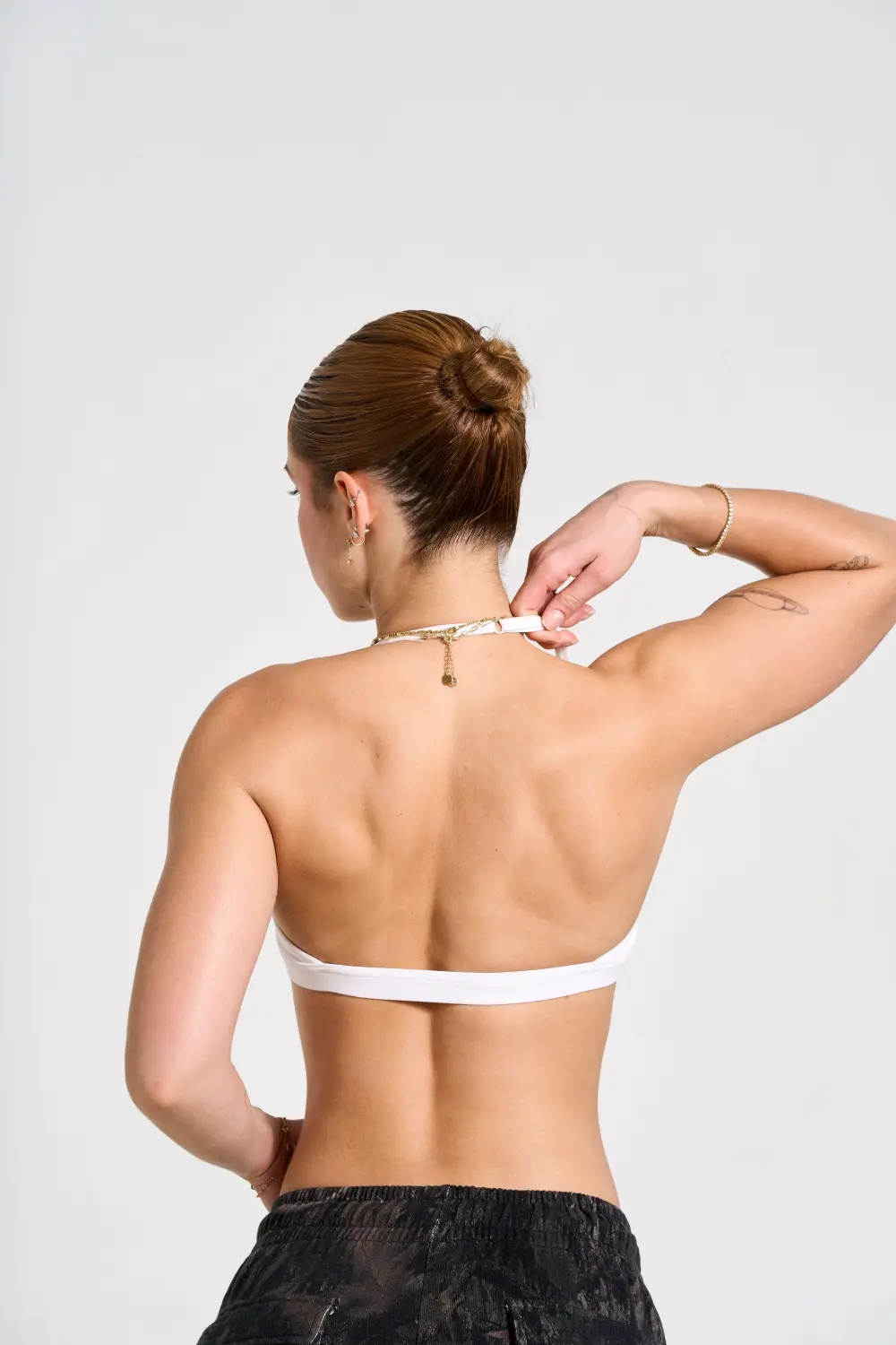 W335 URBAN V-NECK BRA Fall 24'