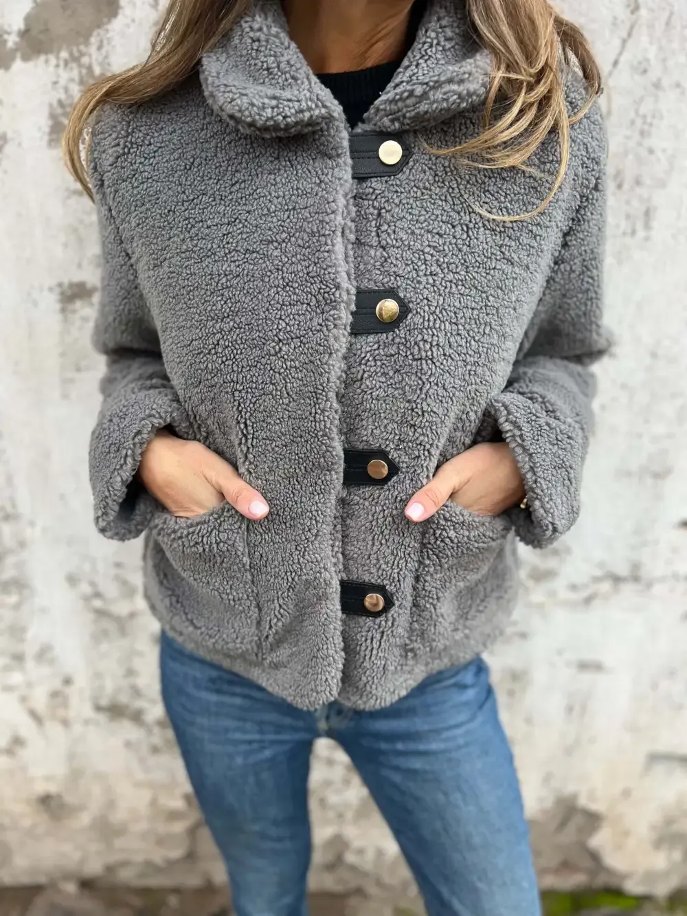 Chaqueta tipo corderito clásica gris