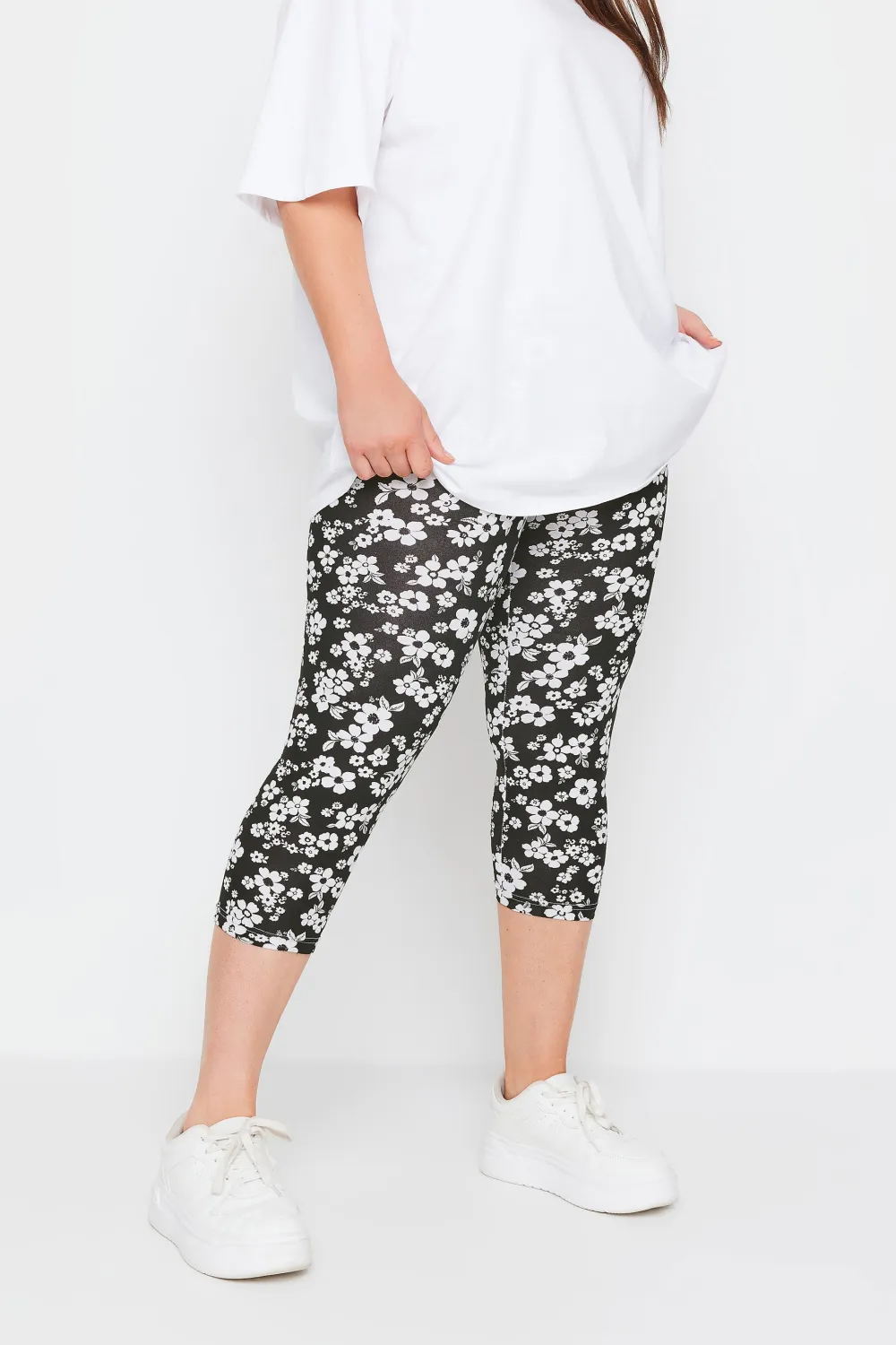 YOURS Curve 2 PACK Black & Blue Floral Print Cropped Leggings