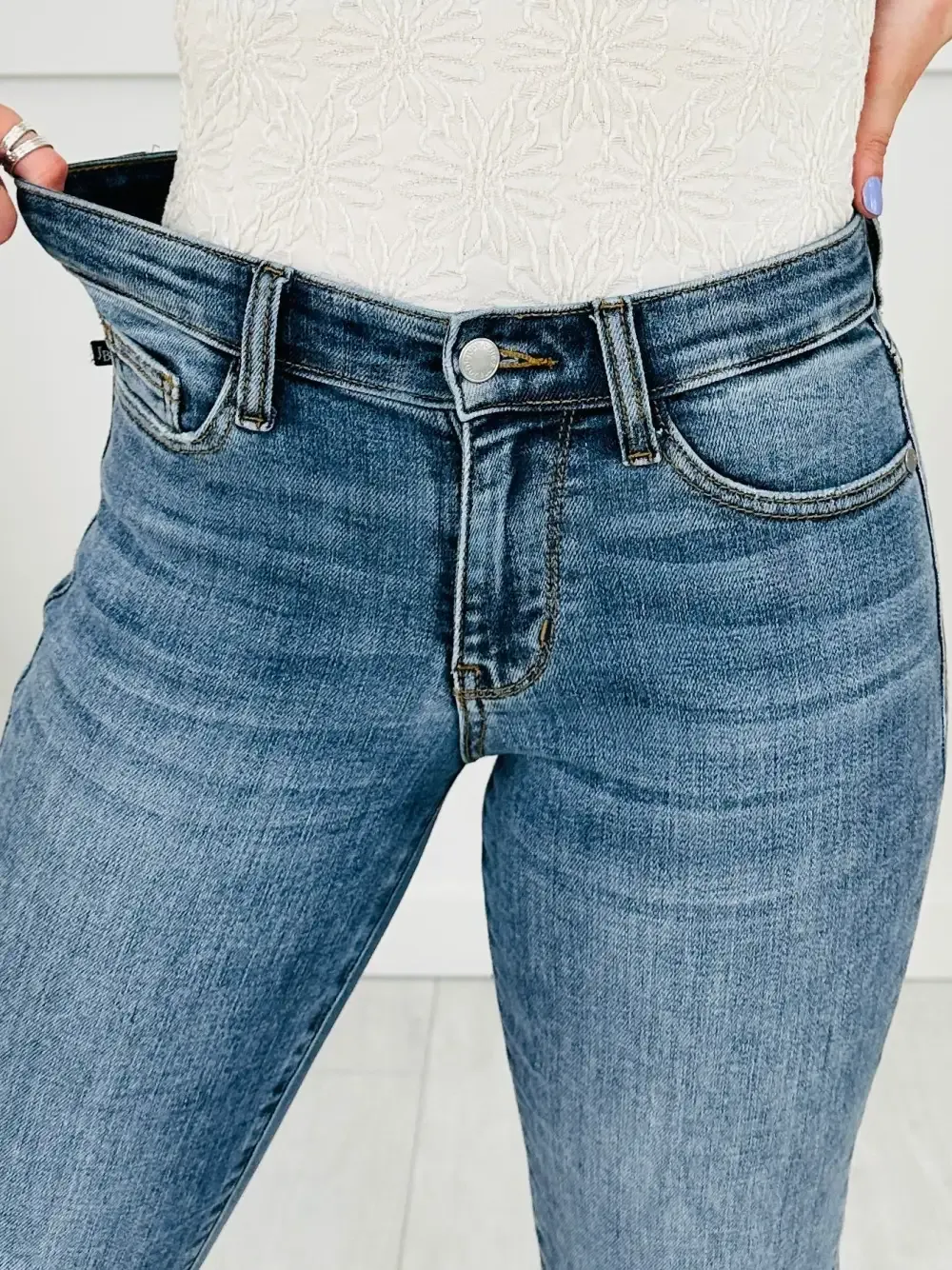 Judy Blue Instant Classic Slim Fit Jeans in Reg/Curvy