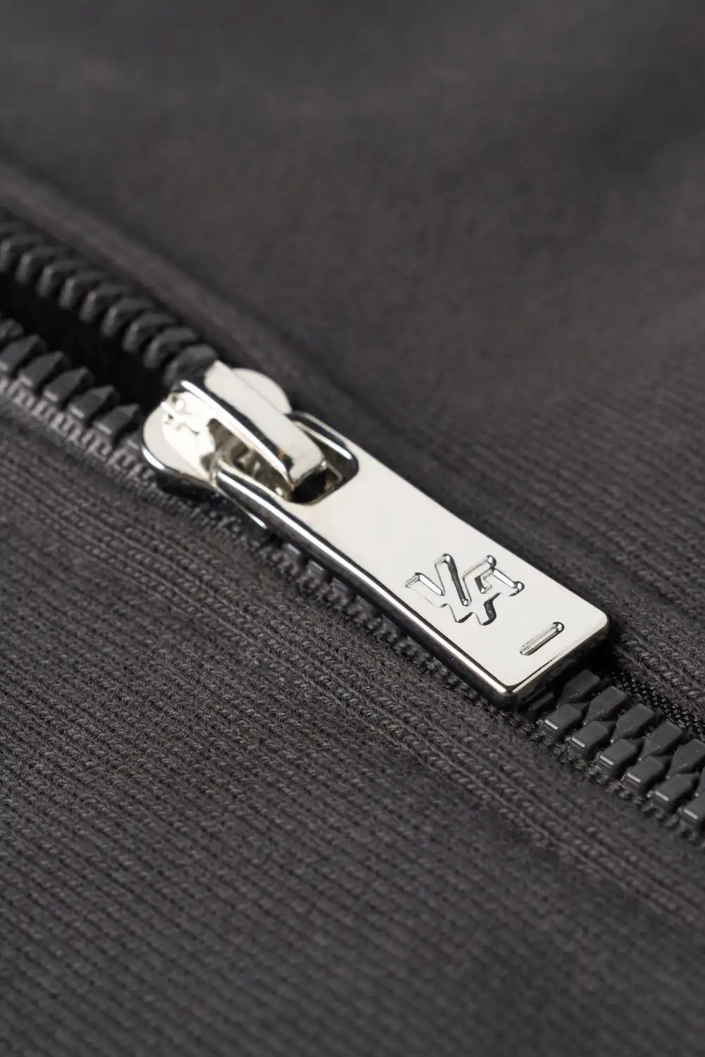 5066 -  Metal Zip-Up