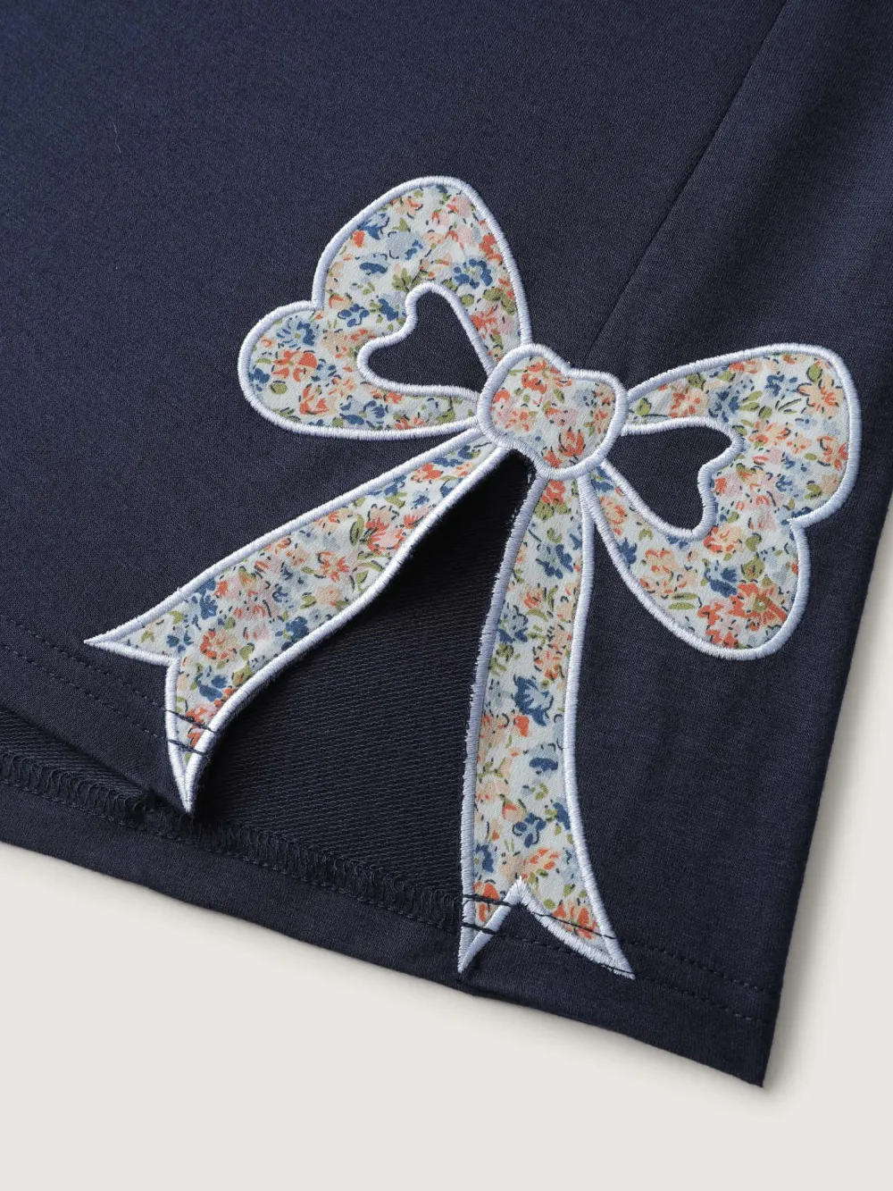 Mama Applique Embroidery Round Neck Sweatshirt