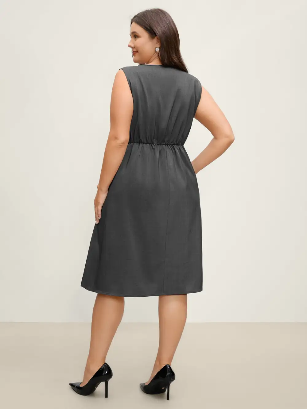 Inner Pleats Waist-Defining Buckle Midi Dress
