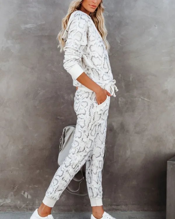 Simple temperament hooded printing two-piece suit