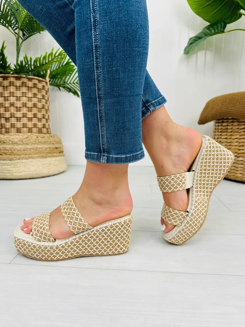 Swaying Beauty Wedges in Ivory
