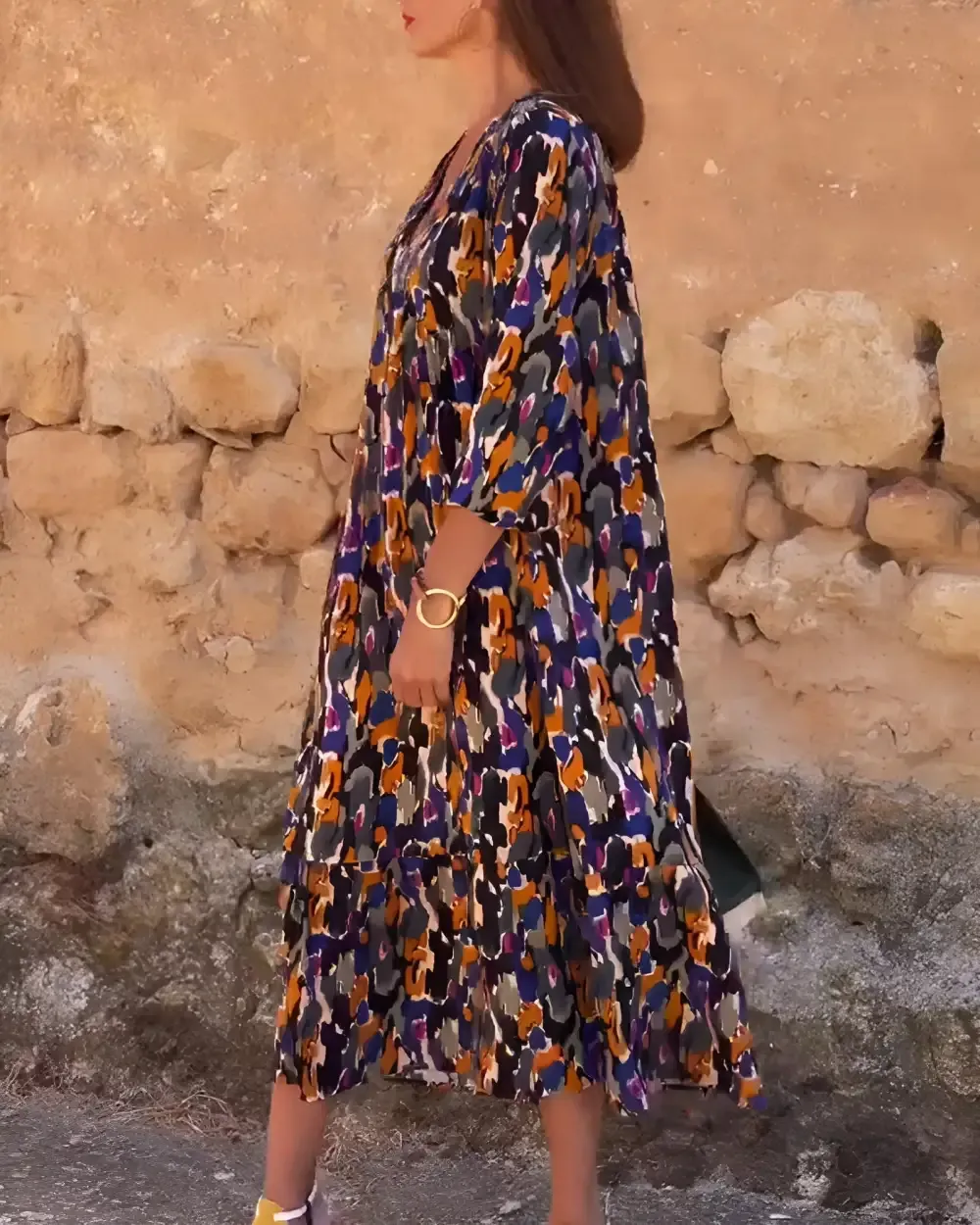 Nathalie | Dress with V-Neck in Retro Print