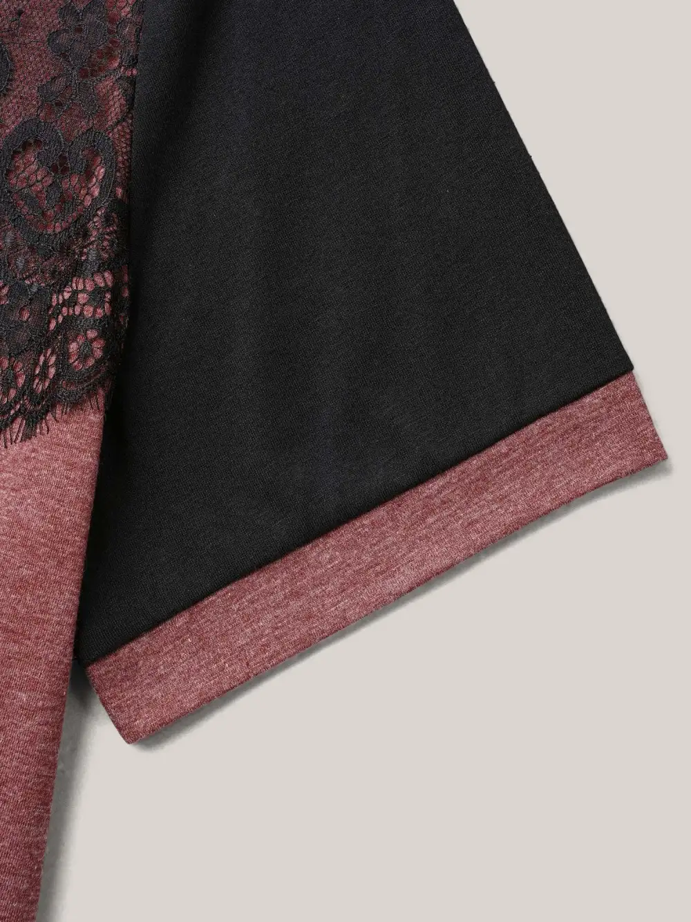 Stretchy Scalloped Lace Color Contrast T-Shirt