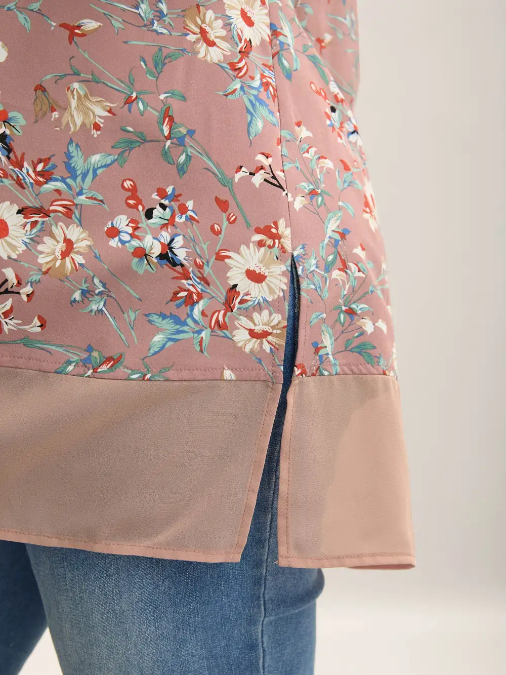 Garden Print Spliced V-Neck Blouse