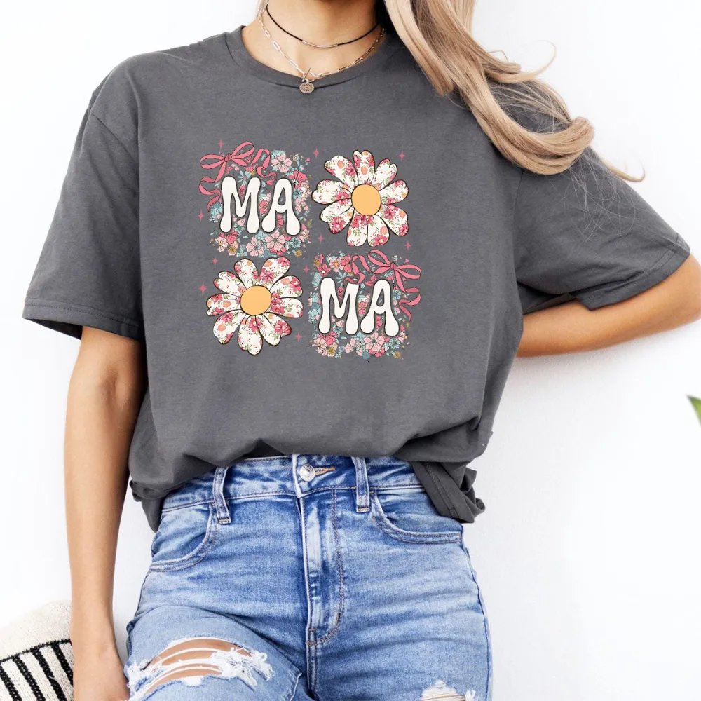 Mama, Casual T-Shirt With Daisy Flower Pattern With Pink And White Details.