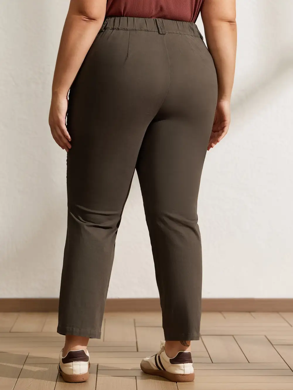 Sculpted Pockets Straight-Leg Pants