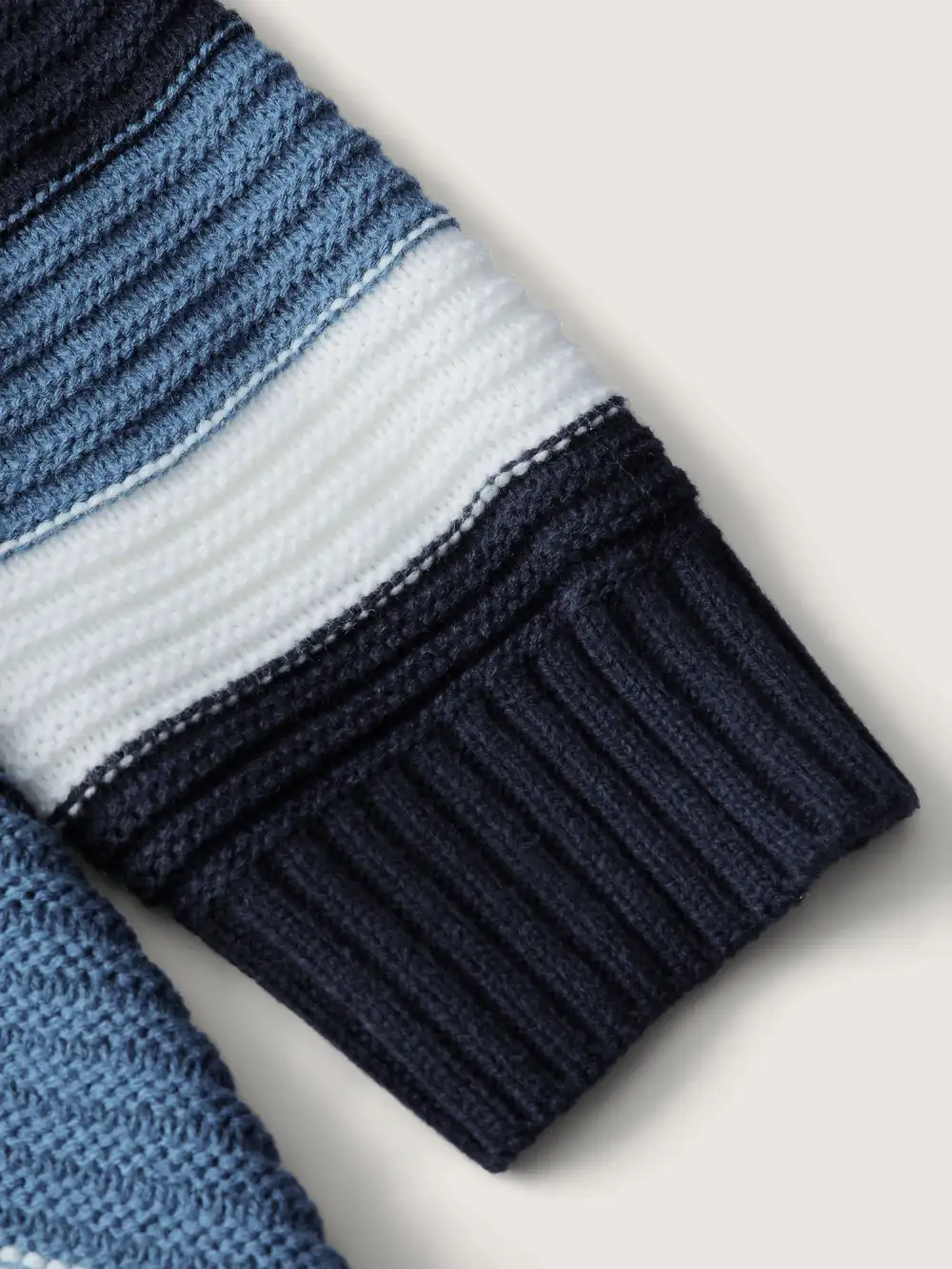 Round Neck Colorblock Asymmetrical Hem Pullover