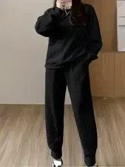 Cozy Chic Two-Piece Outfit - Soft Textured Long Sleeve Sweatshirt with Casual Fit and Dual Pockets, Comfortable High-Waisted Pants for Women's Everyday Wear