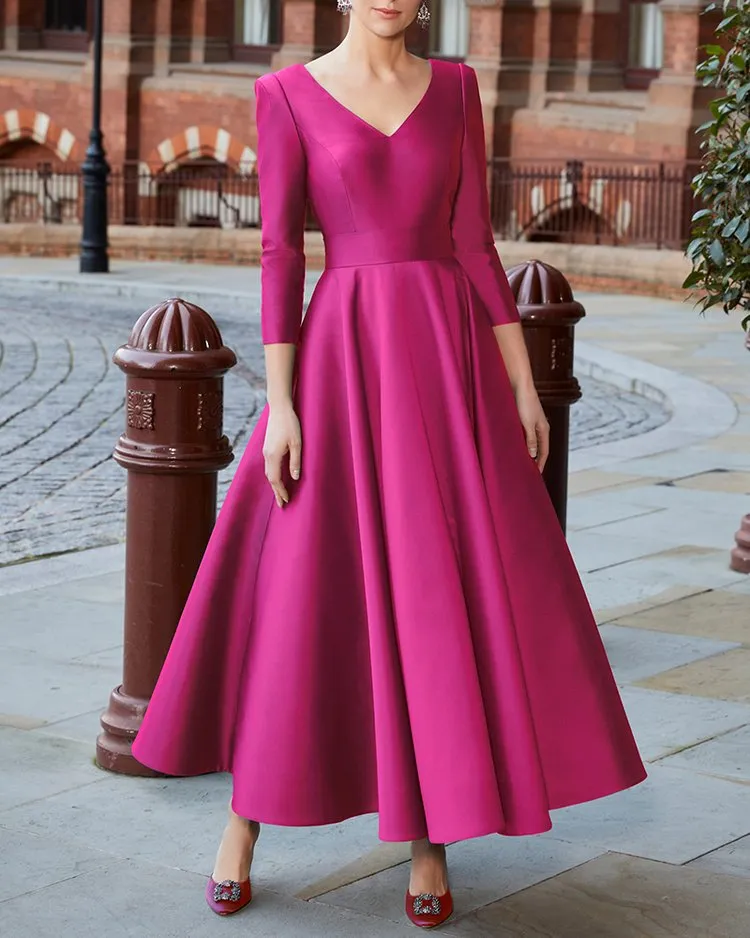 ELEGANT V-NECK MAXI DRESS IN BROCADE