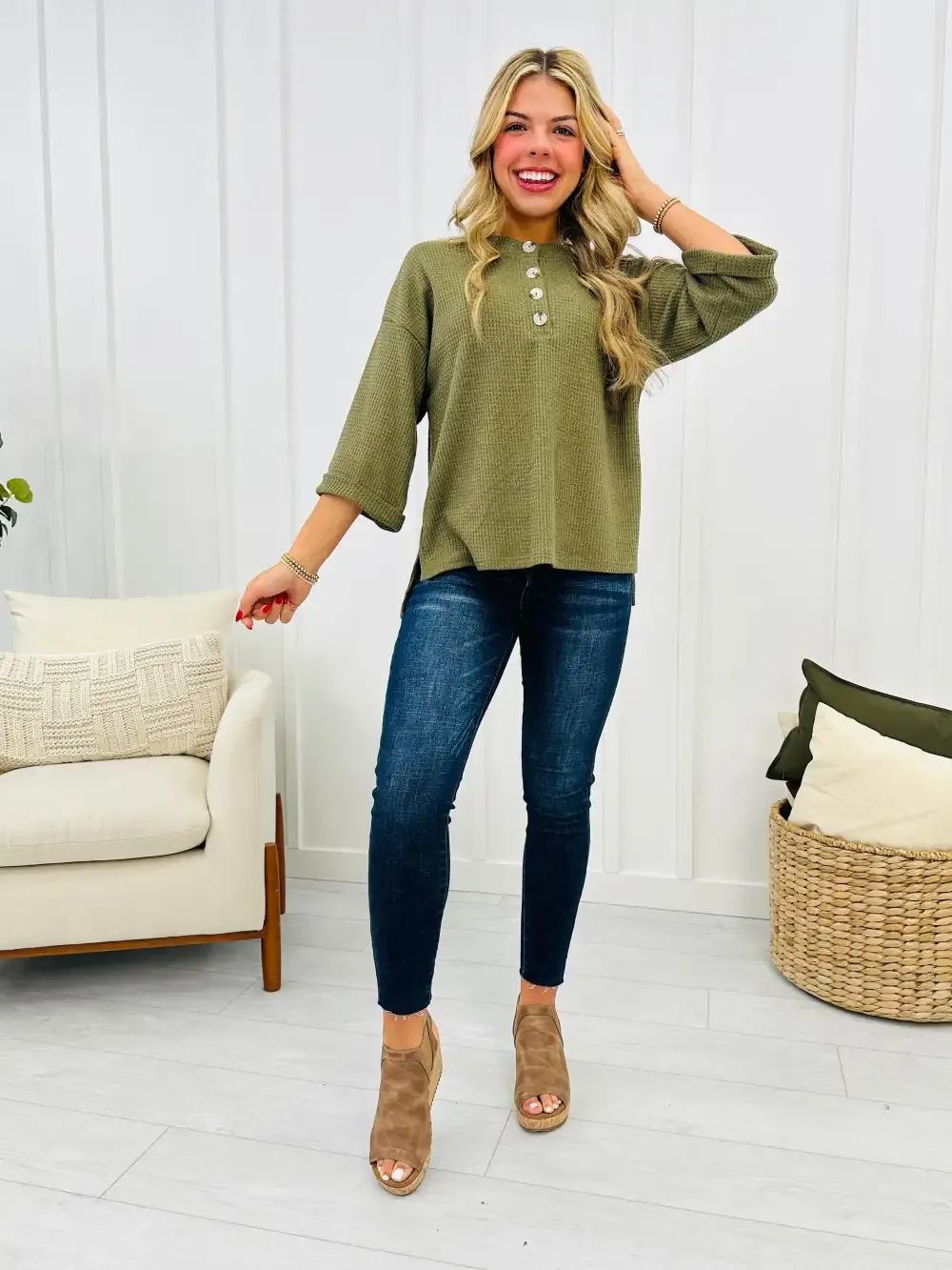 REG/CURVY Cute As a Button Top- Multiple Colors!