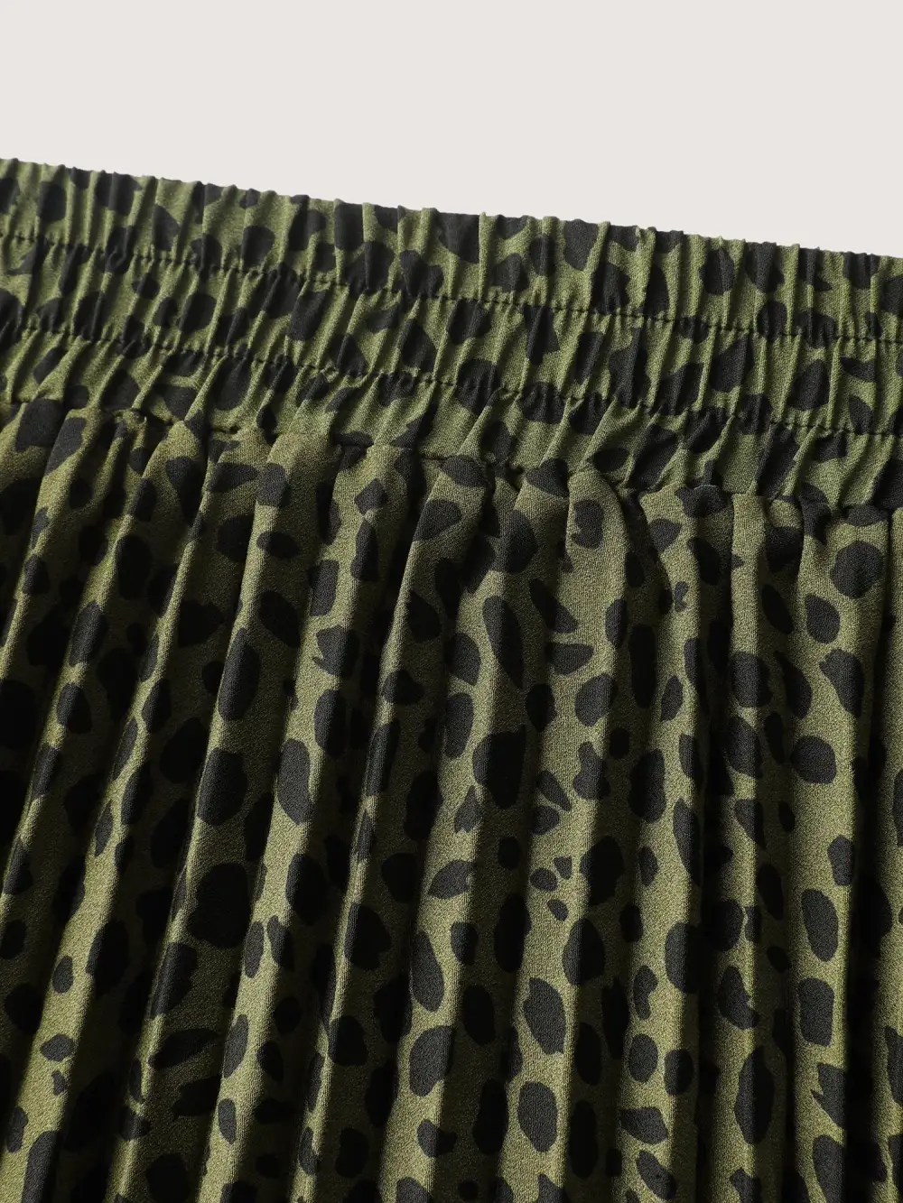 Monochrome Polka Dots Pleated Midi Skirt