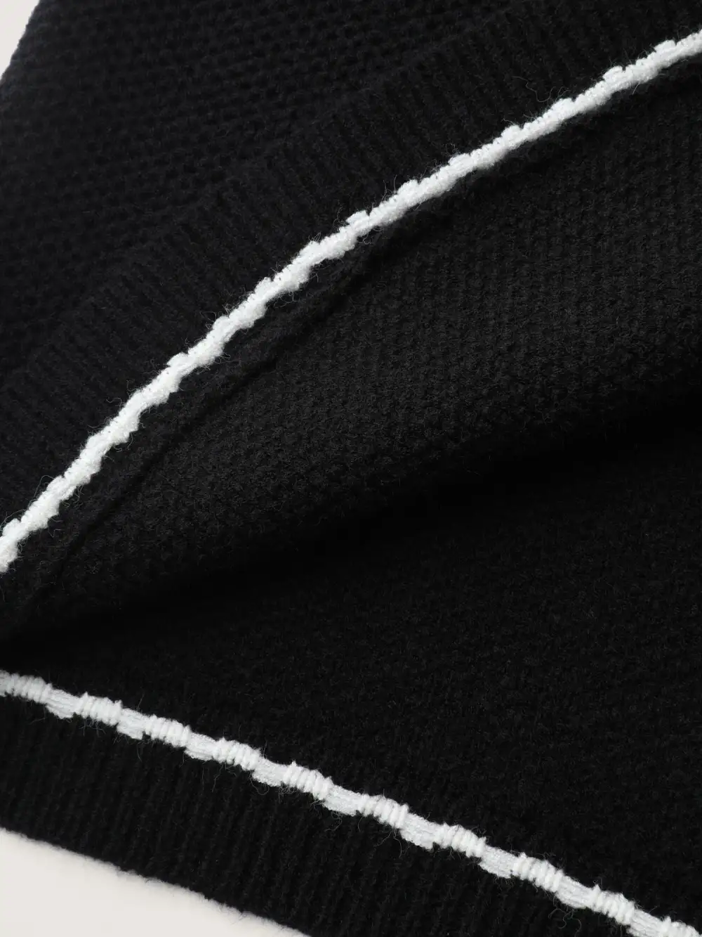 Arc Hem Textured Color Contrast Knit Cardigan