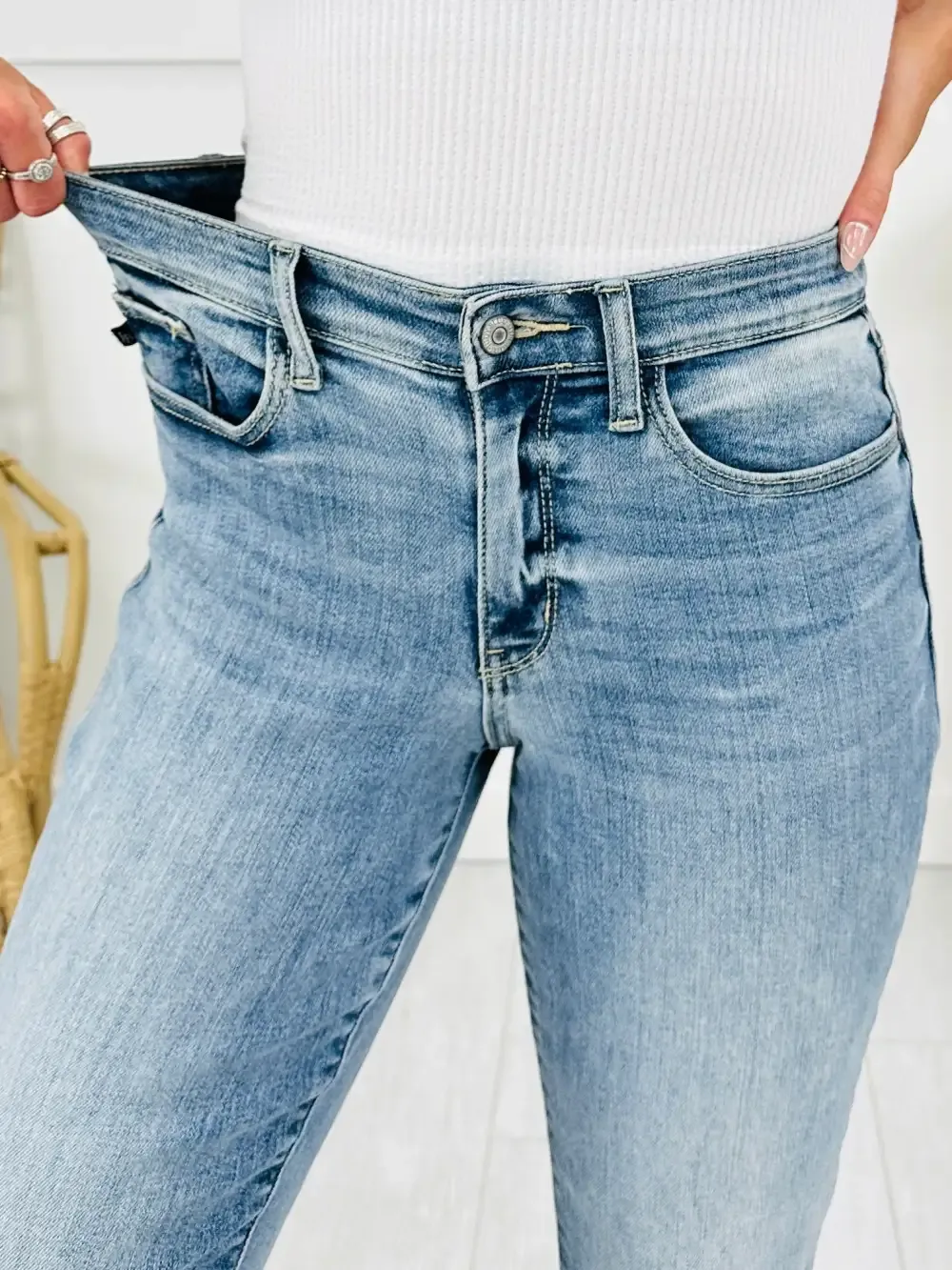 Judy Blue The Bleach Boys Midrise Boyfriend Jeans in Reg/Curvy