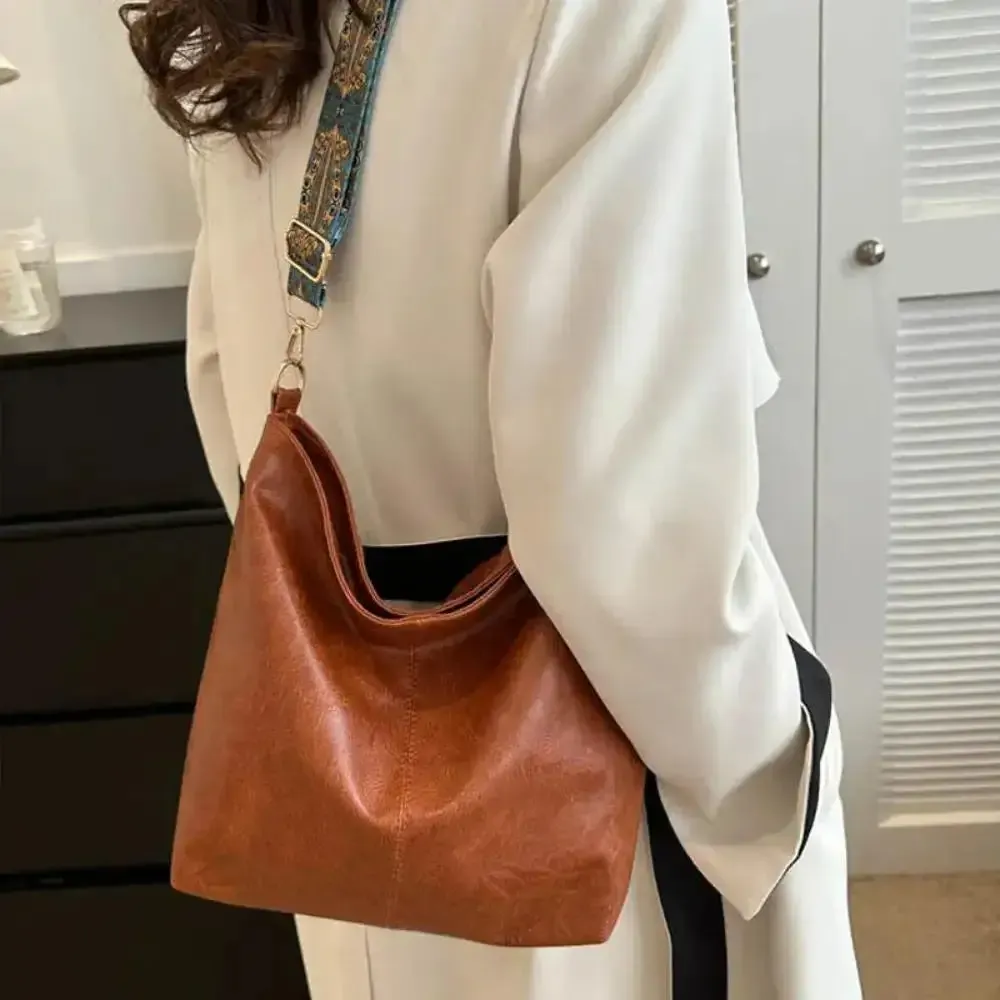 MONIKA'S BAGS - Shoulder Bag with Decor - My Favourite