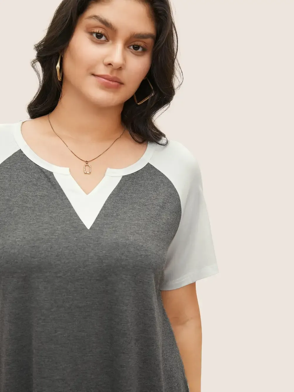 Colorblock Contrast Notched Raglan Sleeve T-Shirt