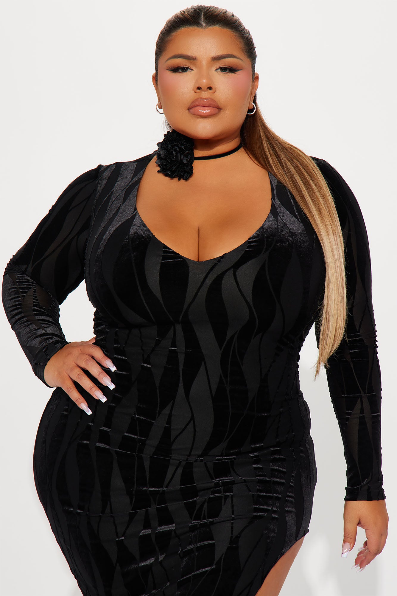 Naomi Velvet Midi Dress - Black