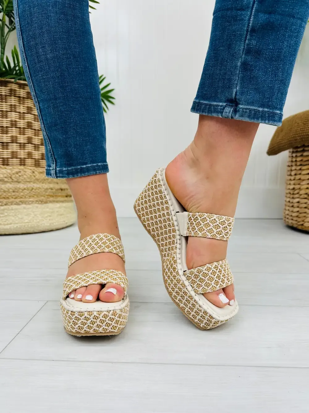 Swaying Beauty Wedges in Ivory