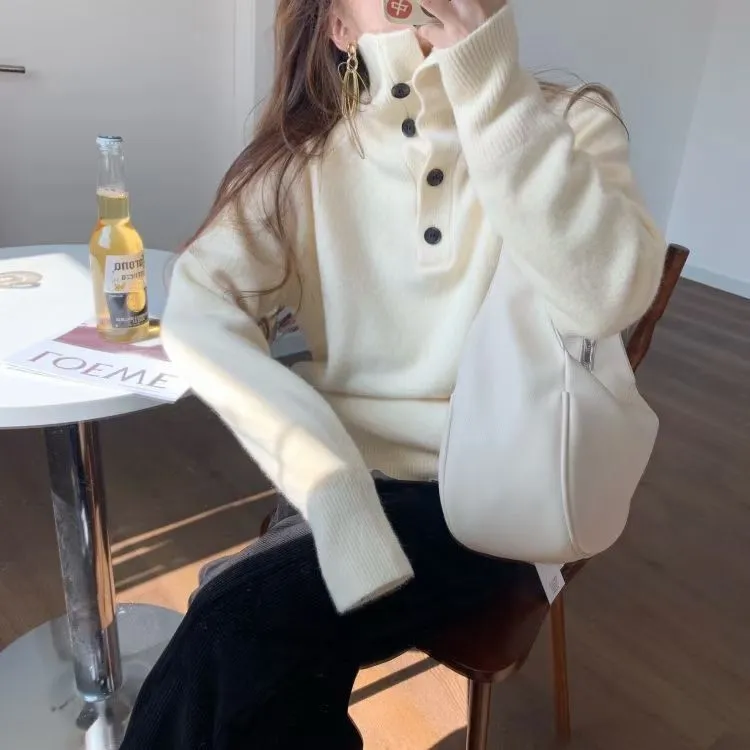 Sweet and gentle turtleneck button-down sweater