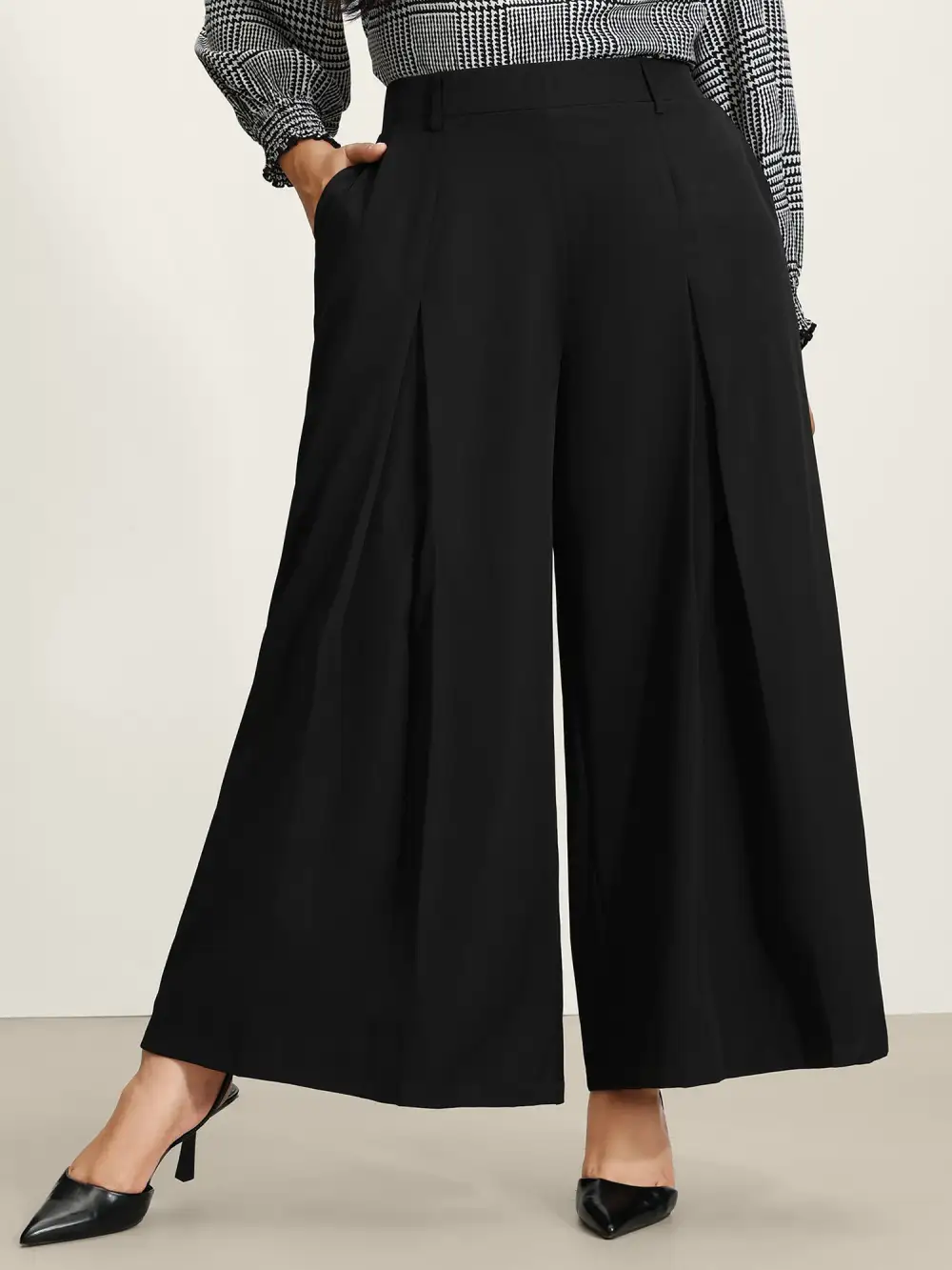 Plain Pleated Details Wide-Leg Pants