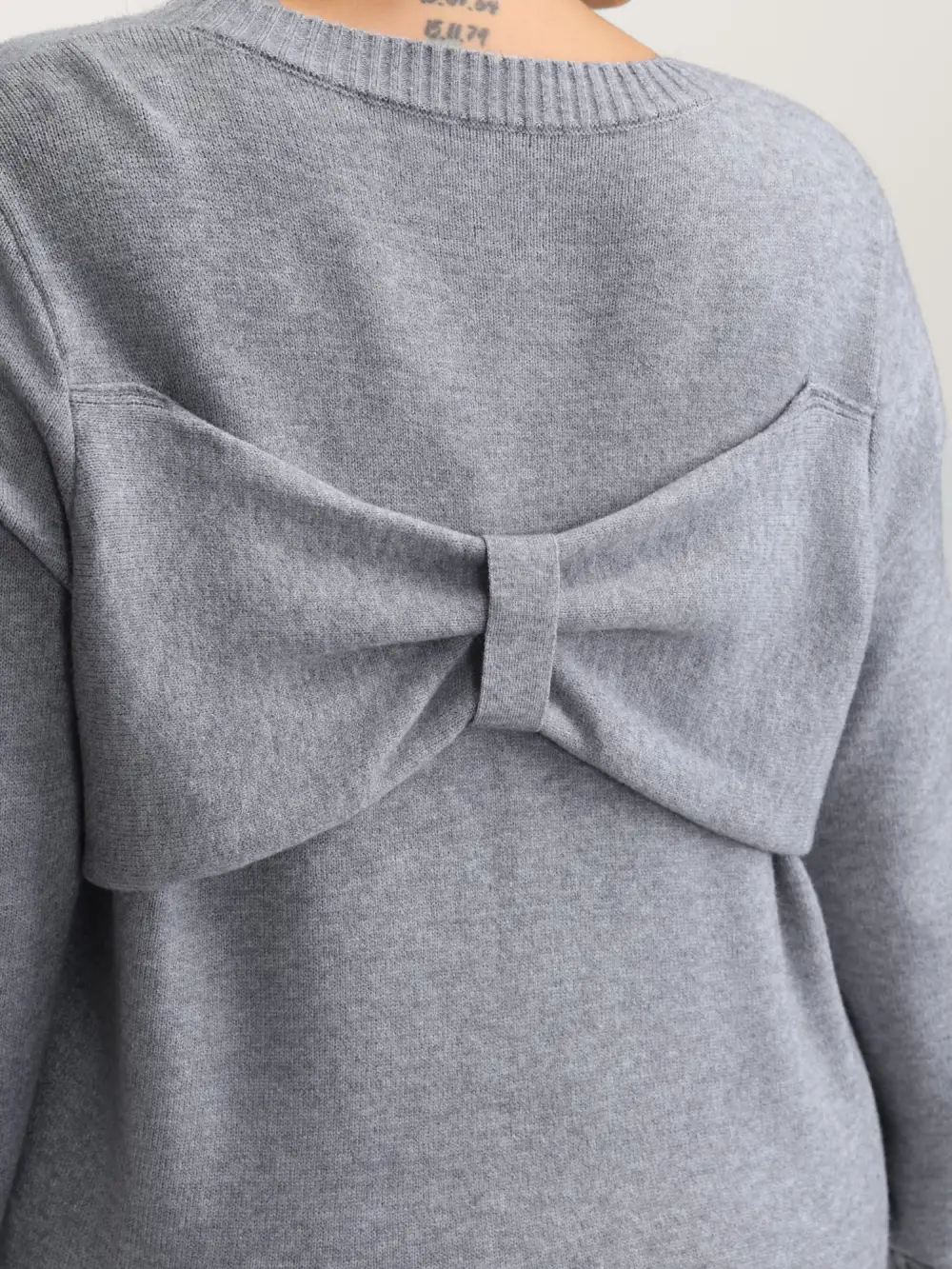 Bow Detail Ribbed Hem Pullover