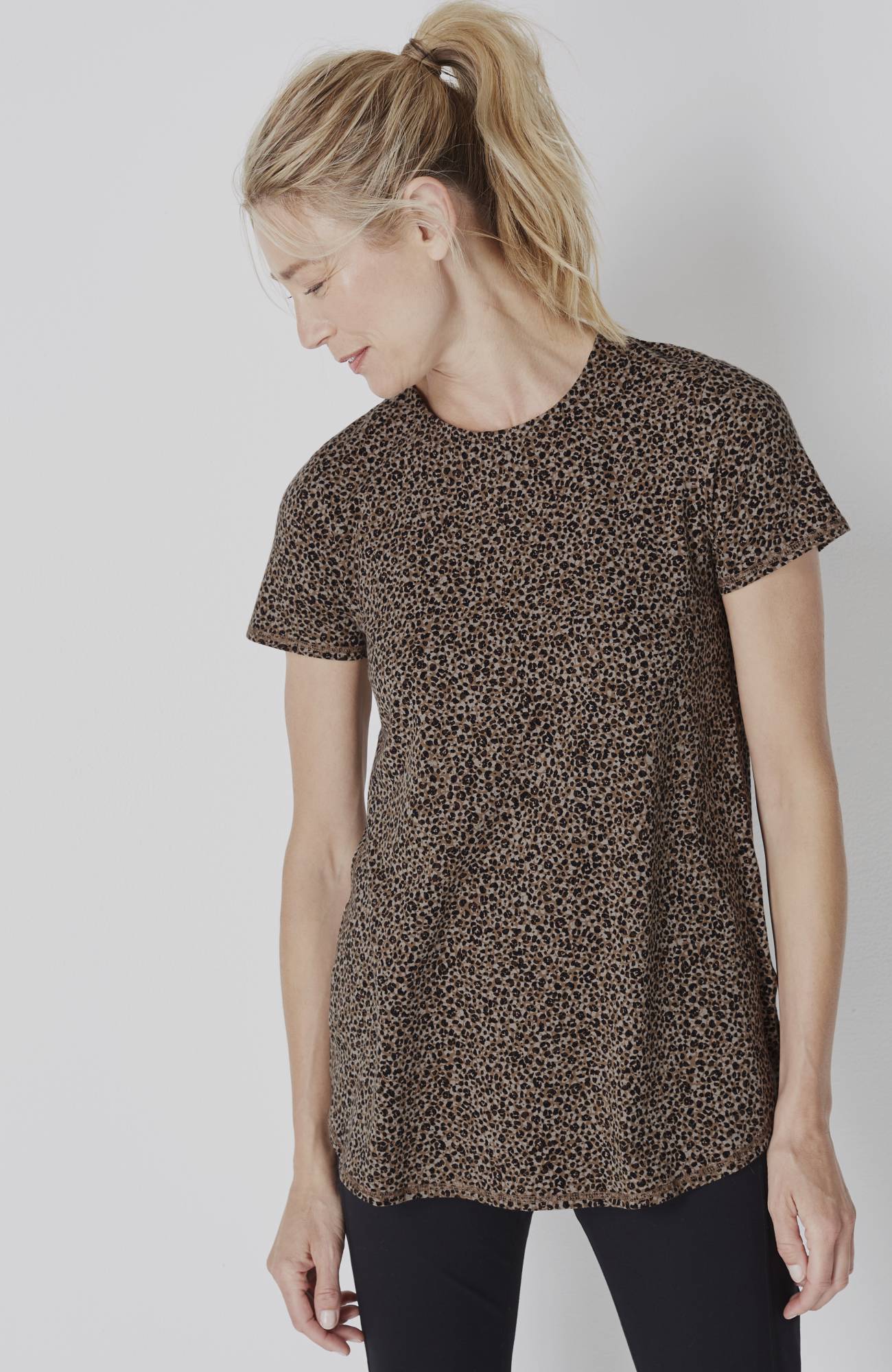 fit progress pima-stretch shirttail tee