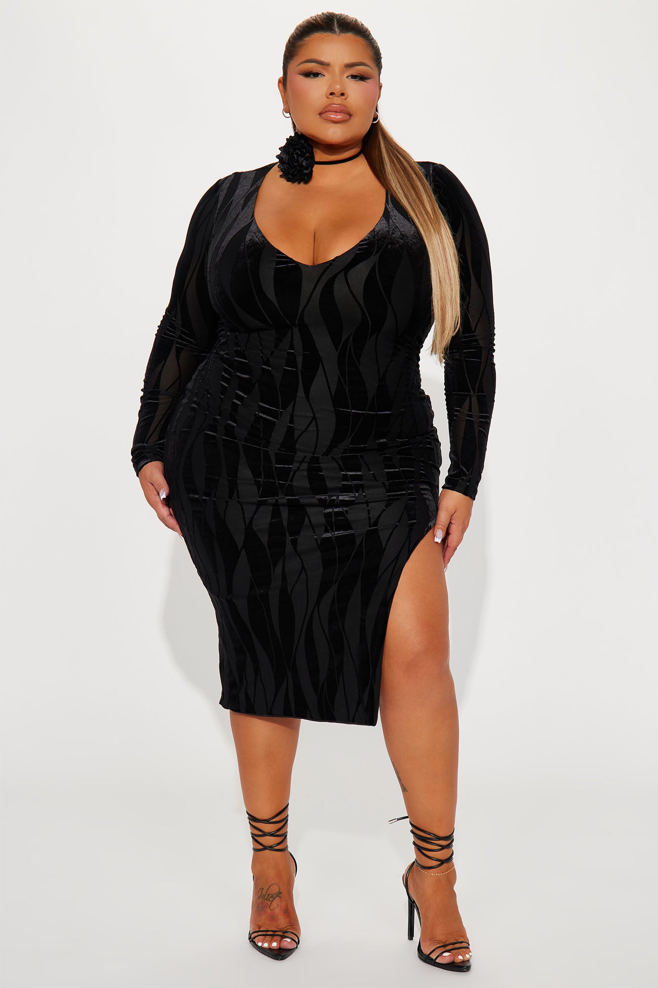 Naomi Velvet Midi Dress - Black