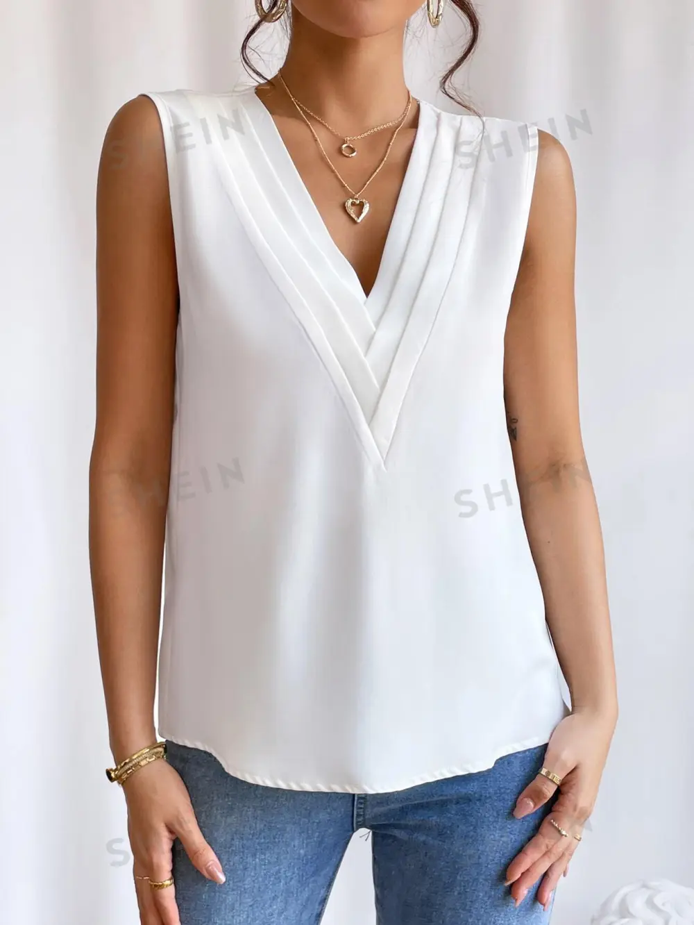 Privé Solid V Neck Sleeveless Blouse