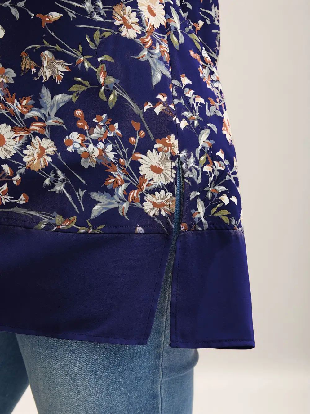 Garden Print Spliced V-Neck Blouse