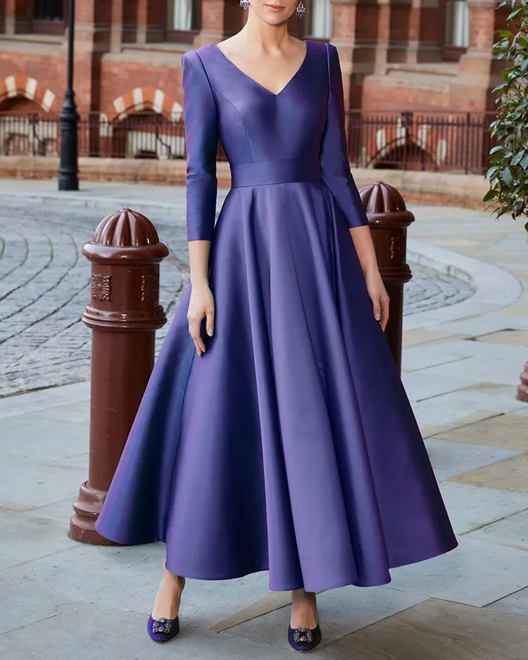 ELEGANT V-NECK MAXI DRESS IN BROCADE