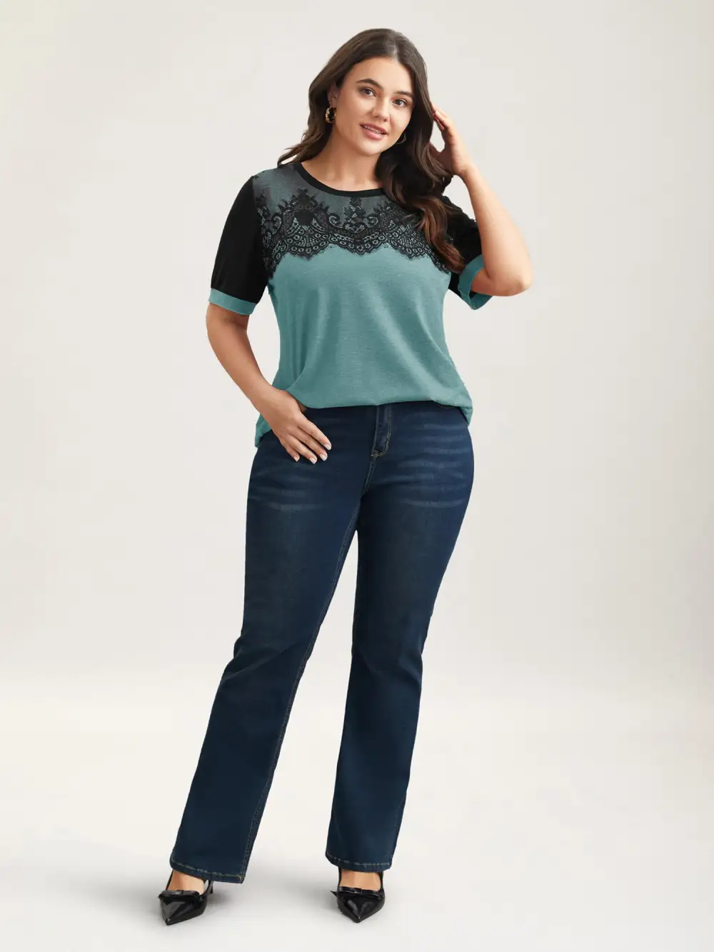 Stretchy Scalloped Lace Color Contrast T-Shirt