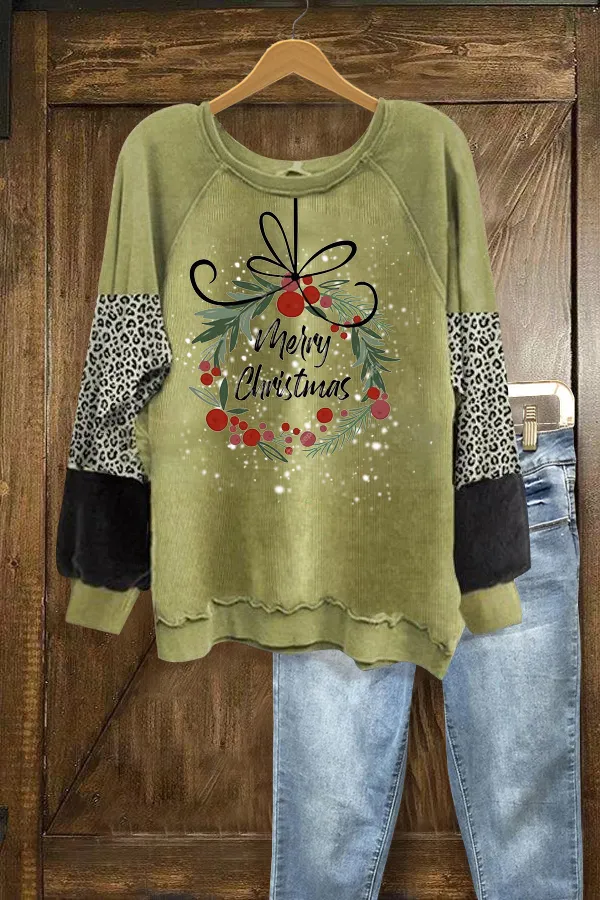 Vintage Leopard Christmas Wreath Pattern Sweatshirt