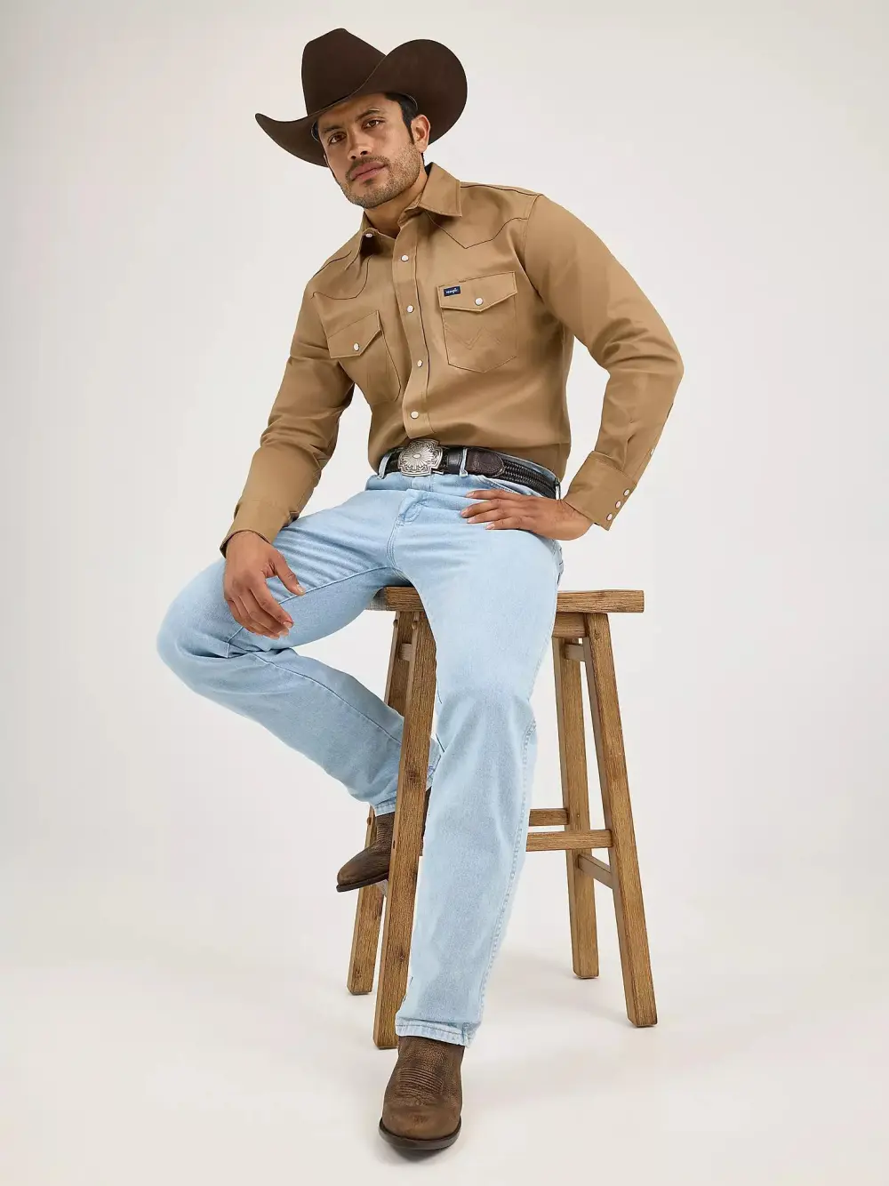 WRANGLER COWBOY CUT SLIM FIT ACTIVE FLEX JEANS IN BLEACH