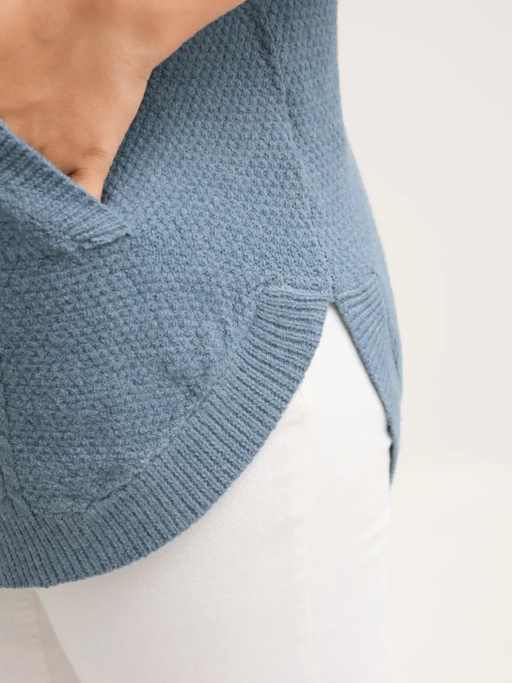 Cable Knit Curvy Hem Hooded Pullover