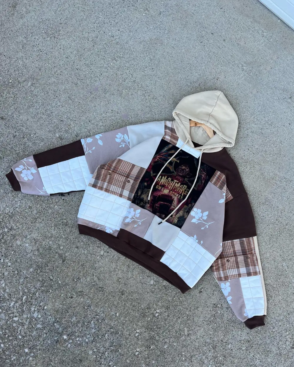 Hoodie sweatshirts how perfect and cozy piece for your Halloween day