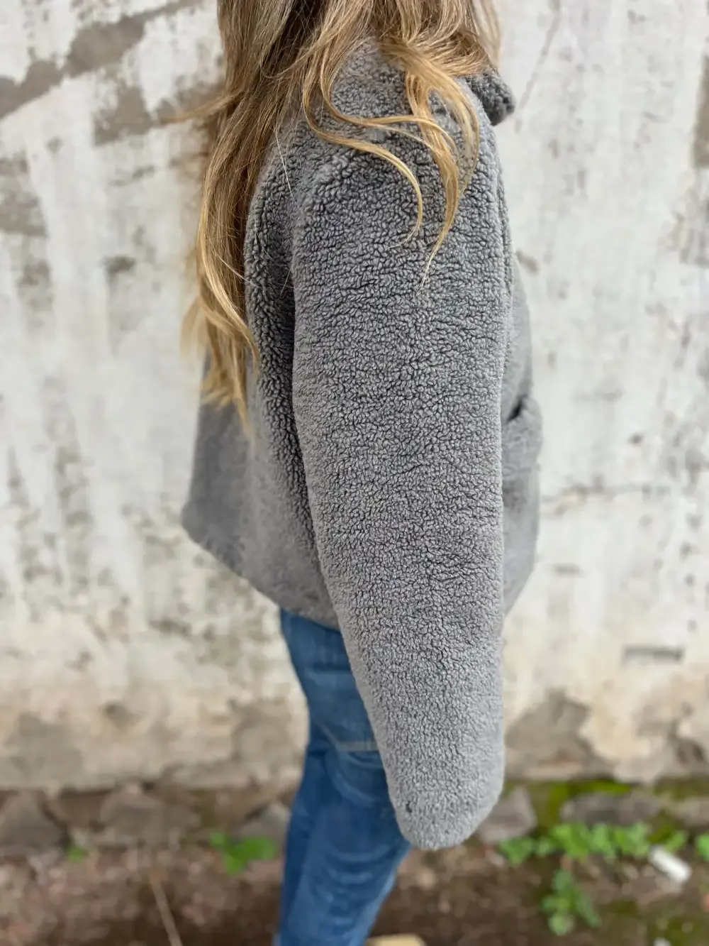 Chaqueta tipo corderito clásica gris