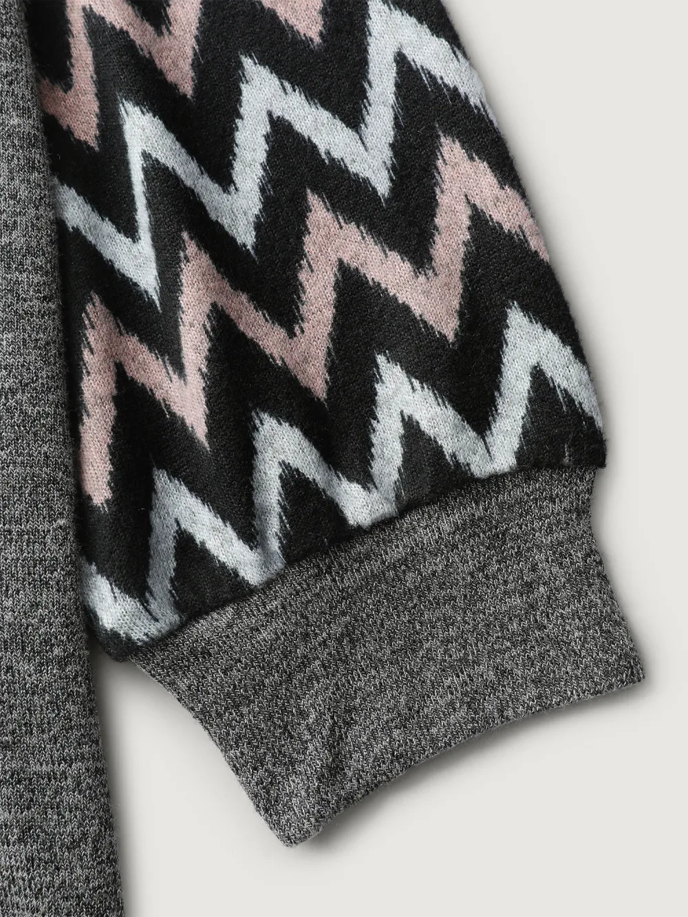 Stretchy Wavy Pattern Contrast T-Shirt