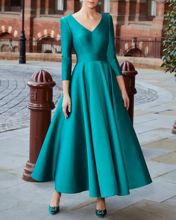 ELEGANT V-NECK MAXI DRESS IN BROCADE