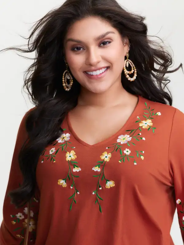 Floral Embroidered Lace Knit T-Shirt