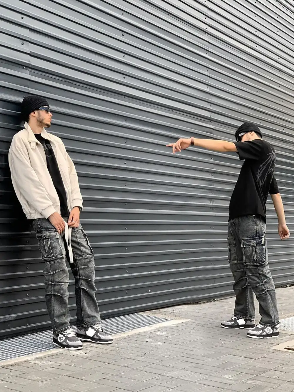 Washed And Distressed Multi-pocket Jeans - 1698