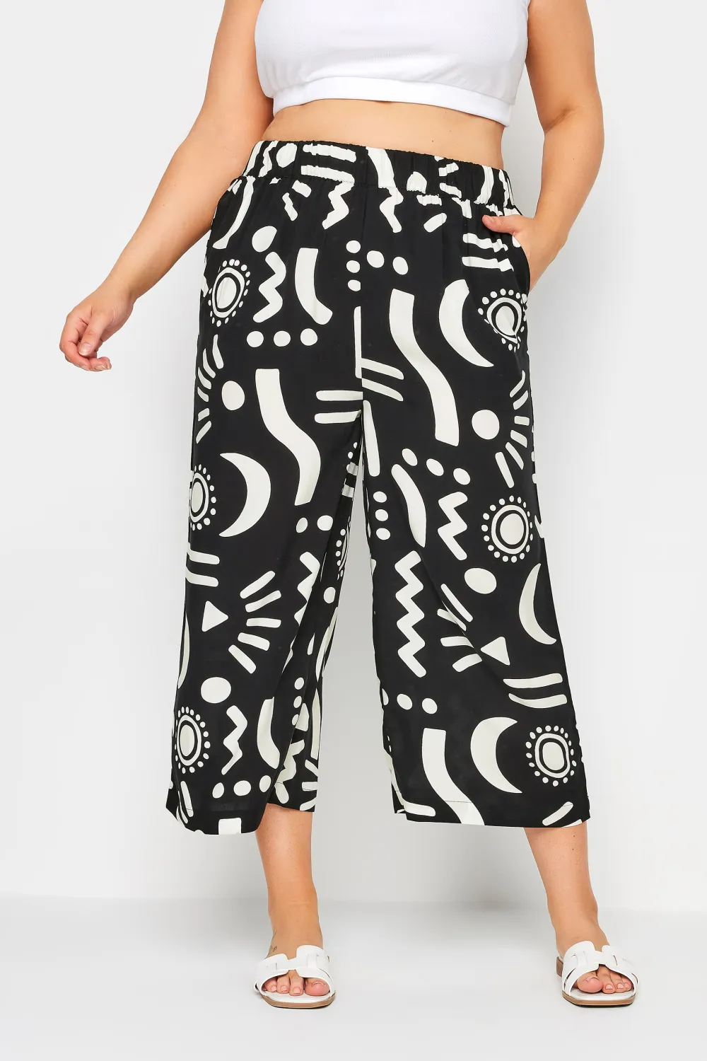 YOURS Curve Green Leaf Print Cropped Trousers