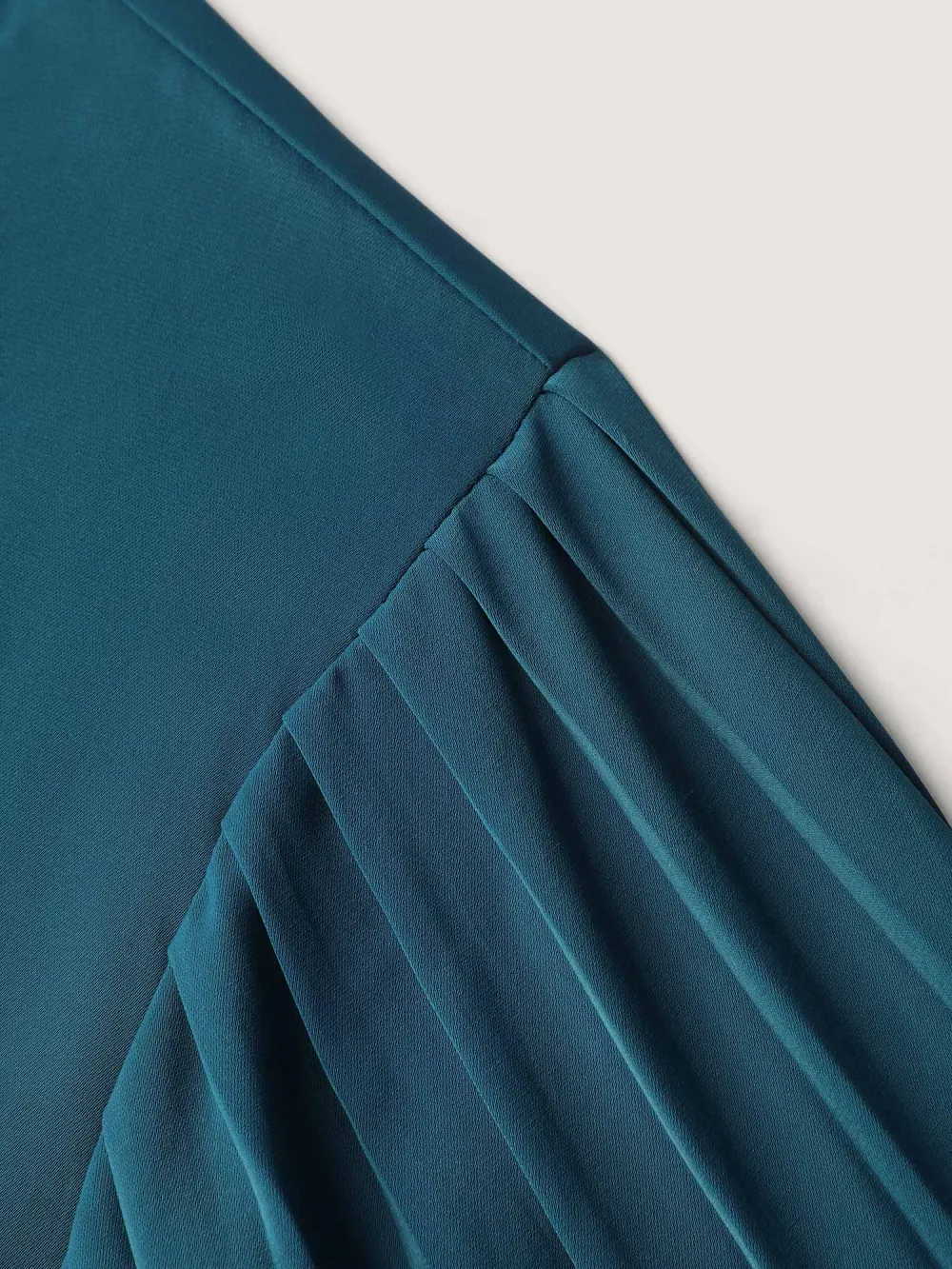 Shirred Cuffs Pleated Sleeve Blouse