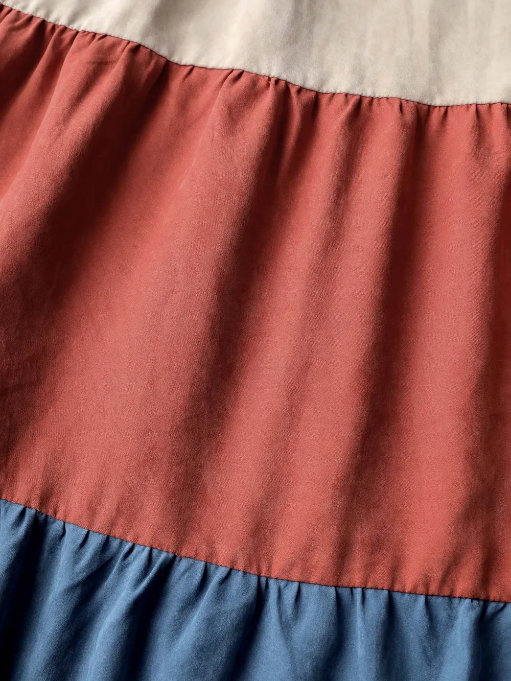 Color Contrast Tiered Round Neck Midi Dress